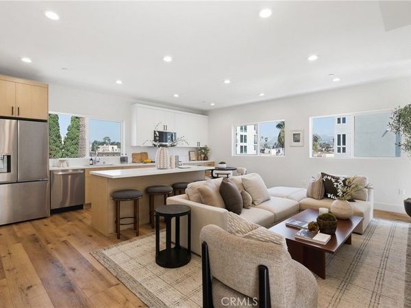 638 N Ardmore Avenue, Los Angeles, CA 90004