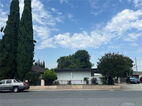 2201 S Towne, Pomona, CA 91766