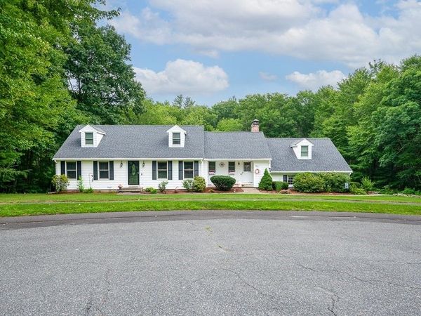 240 Meadow Wood Dr, Holden, MA 01520