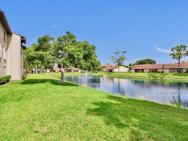 608 Sea Pine Way, Unit E2, Greenacres, FL 33415