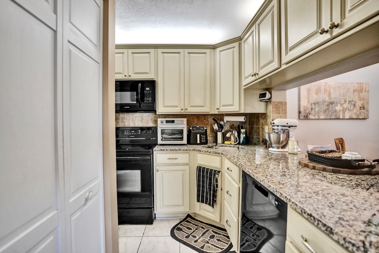 608 Sea Pine Way, Unit E2, Greenacres, FL 33415 Photo