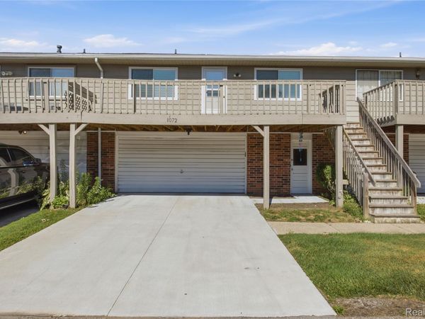 1072 Normandy Terrace Drive, Flint Township, Mi 48532