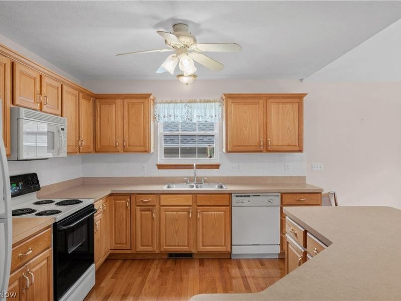 5410 Peachtree Lane N, Parma, OH 44134 Photo 13