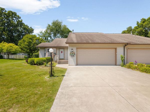 1615 Pine Ridge Court, Elkhart, IN 46514