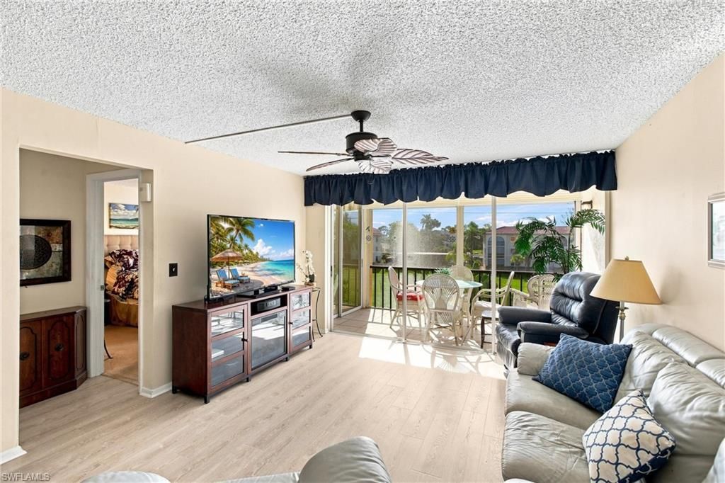 1087 Forest Lakes Dr, Unit 302, Naples, FL 34105 Photo