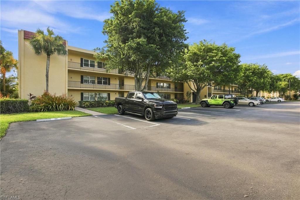 1087 Forest Lakes Dr , Unit 302, Naples, FL 34105 Photo