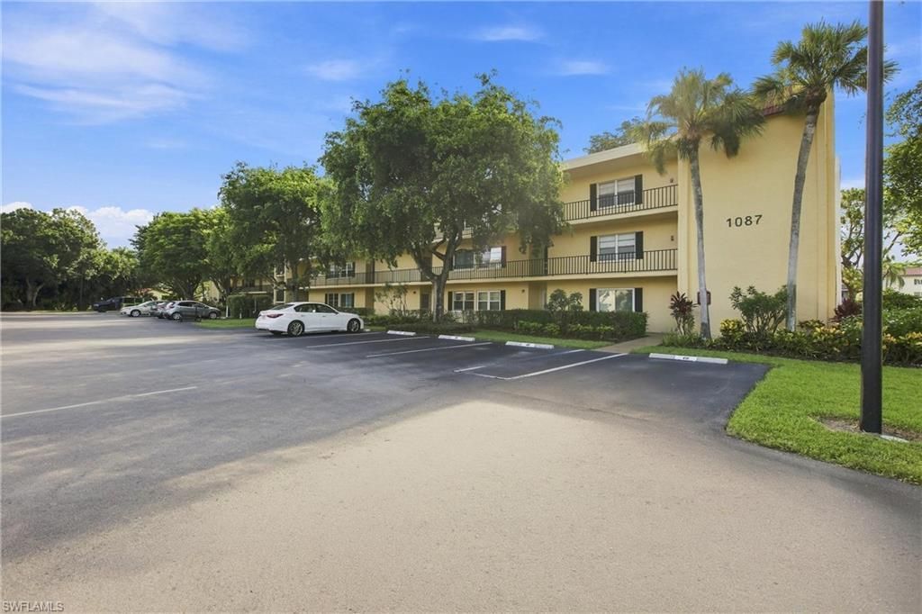 1087 Forest Lakes Dr , Unit 302, Naples, FL 34105 Photo