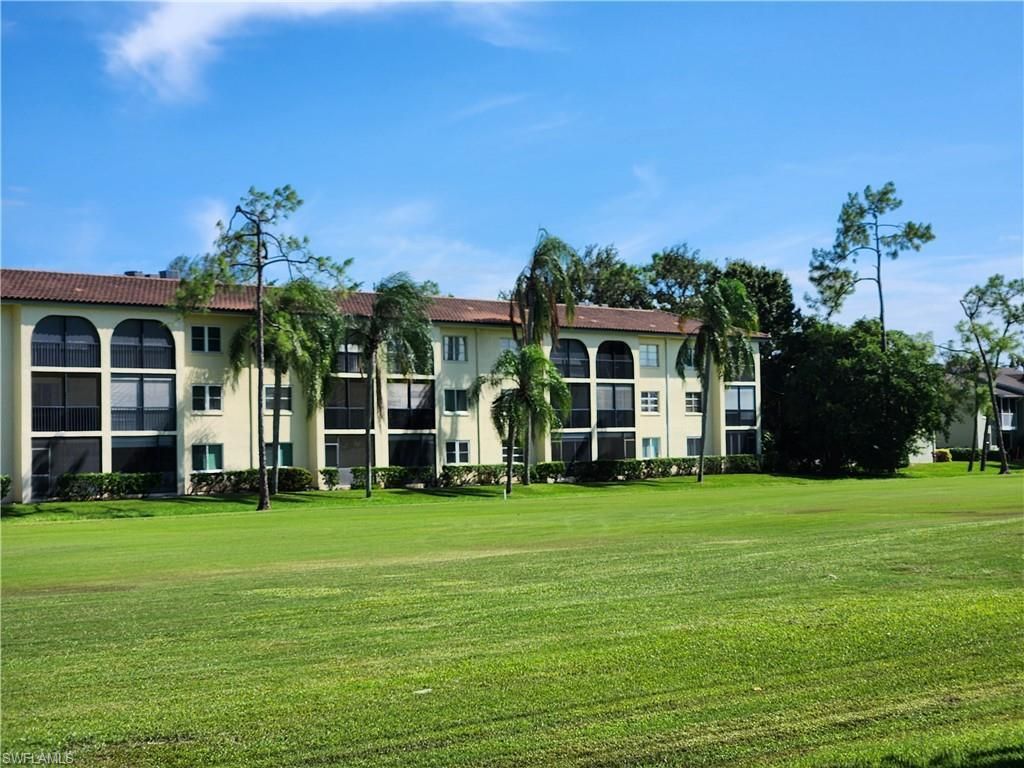 1087 Forest Lakes Dr, Unit 302, Naples, FL 34105 Photo