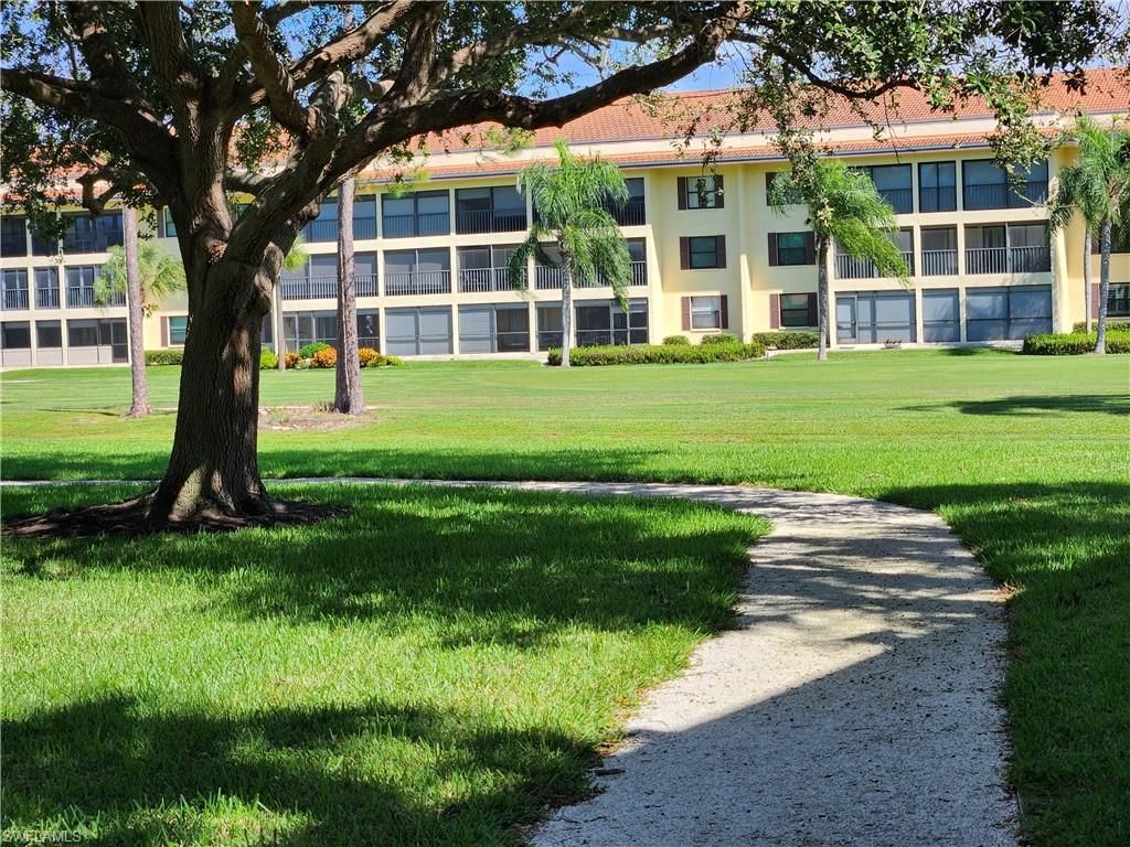 1087 Forest Lakes Dr, Unit 302, Naples, FL 34105 Photo