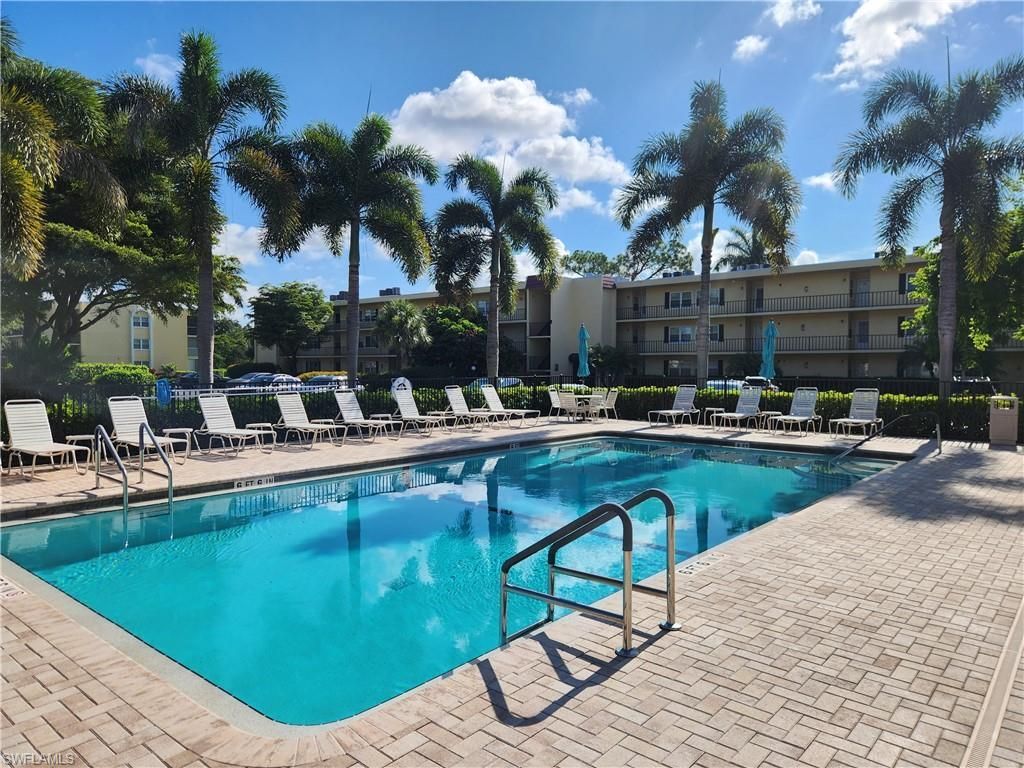 1087 Forest Lakes Dr, Unit 302, Naples, FL 34105 Photo