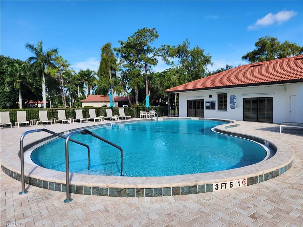 1087 Forest Lakes Dr, Unit 302, Naples, FL 34105 Photo