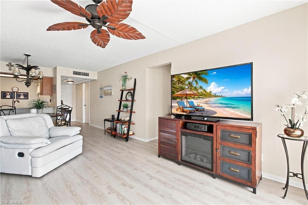 1087 Forest Lakes Dr , Unit 302, Naples, FL 34105 Photo