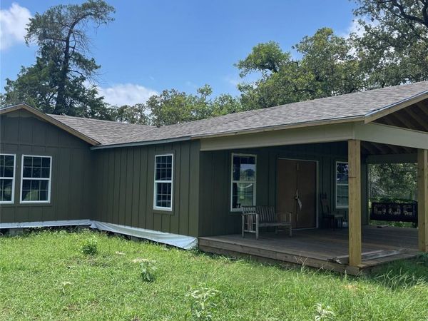 2238 Flash CIR, Luling, TX 78648