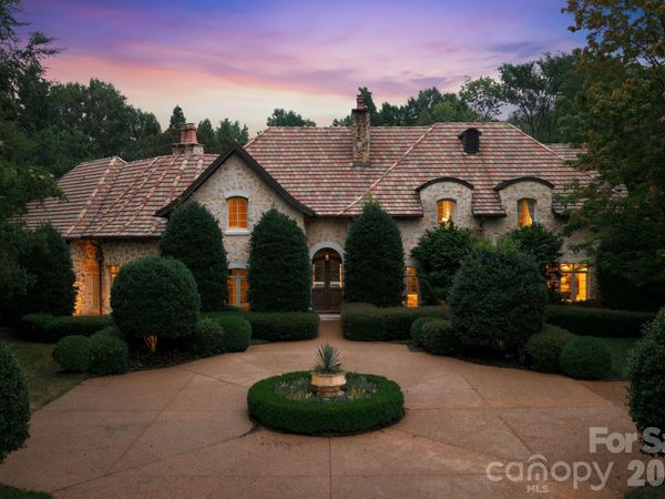 4231 Fox Brook Lane, Charlotte, NC 28211
