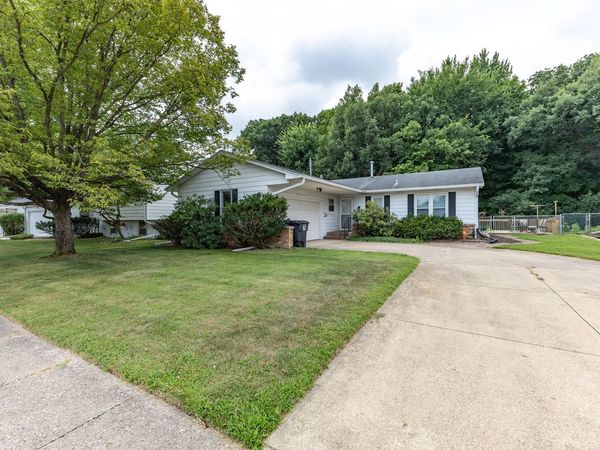 1901 47th Street Court , Moline, IL 61265