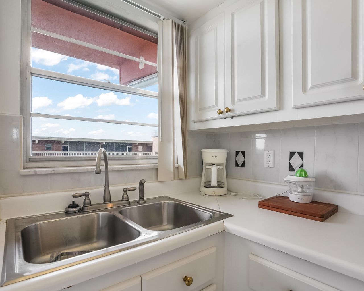 180 NE 12th Avenue, Unit 15E, Hallandale Beach, FL 33009 Photo