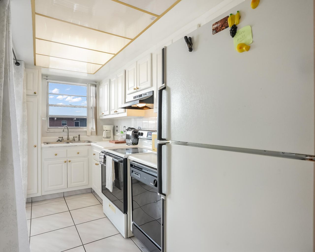 180 NE 12th Avenue, Unit 15E, Hallandale Beach, FL 33009 Photo