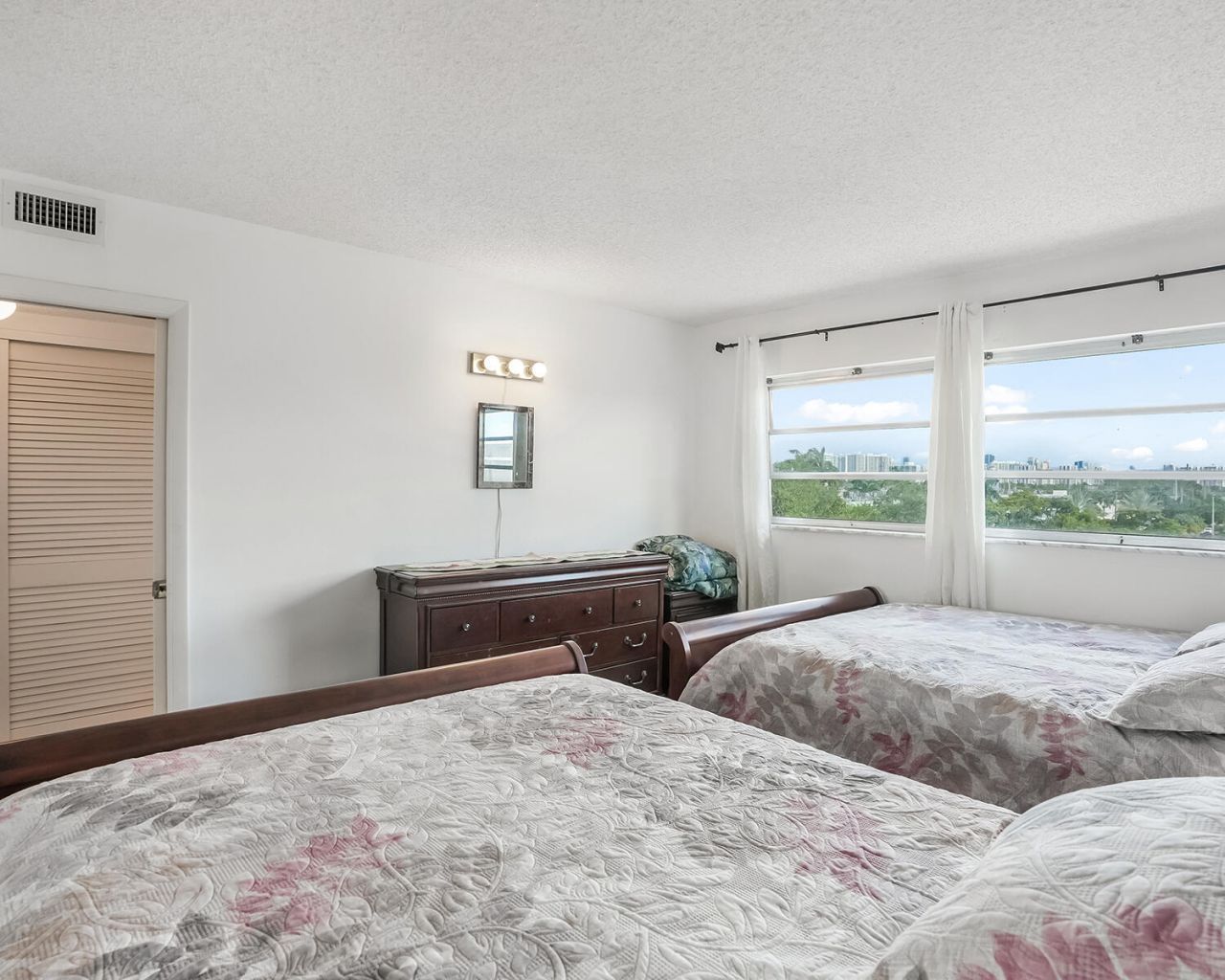 180 NE 12th Avenue, Unit 15E, Hallandale Beach, FL 33009 Photo