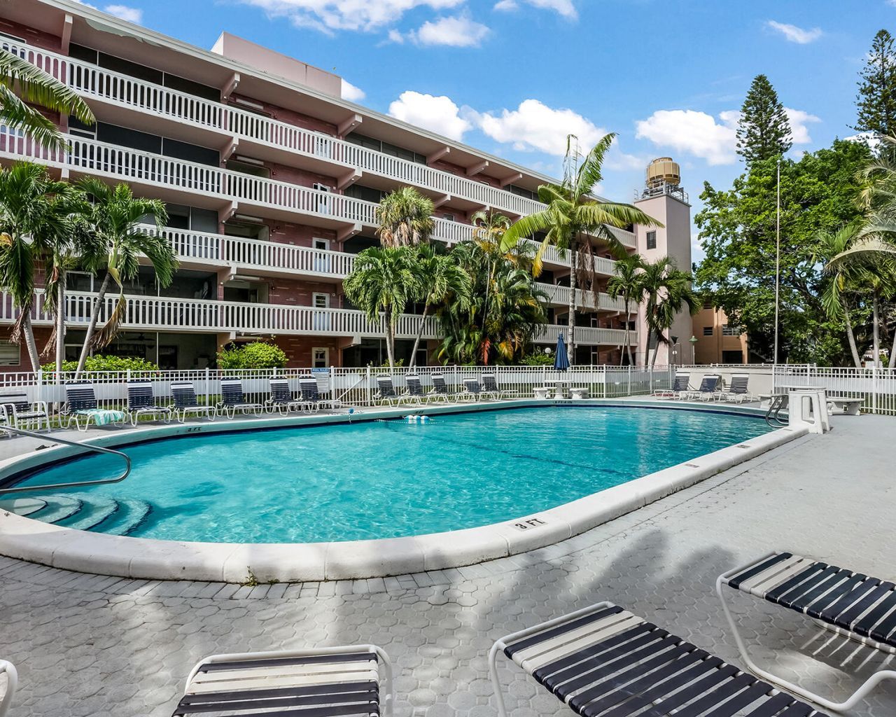 180 NE 12th Avenue, Unit 15E, Hallandale Beach, FL 33009 Photo
