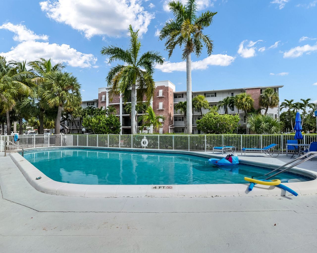 180 NE 12th Avenue, Unit 15E, Hallandale Beach, FL 33009 Photo