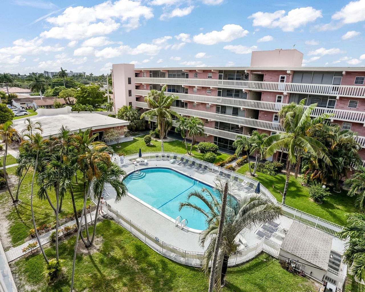 180 NE 12th Avenue, Unit 15E, Hallandale Beach, FL 33009 Photo