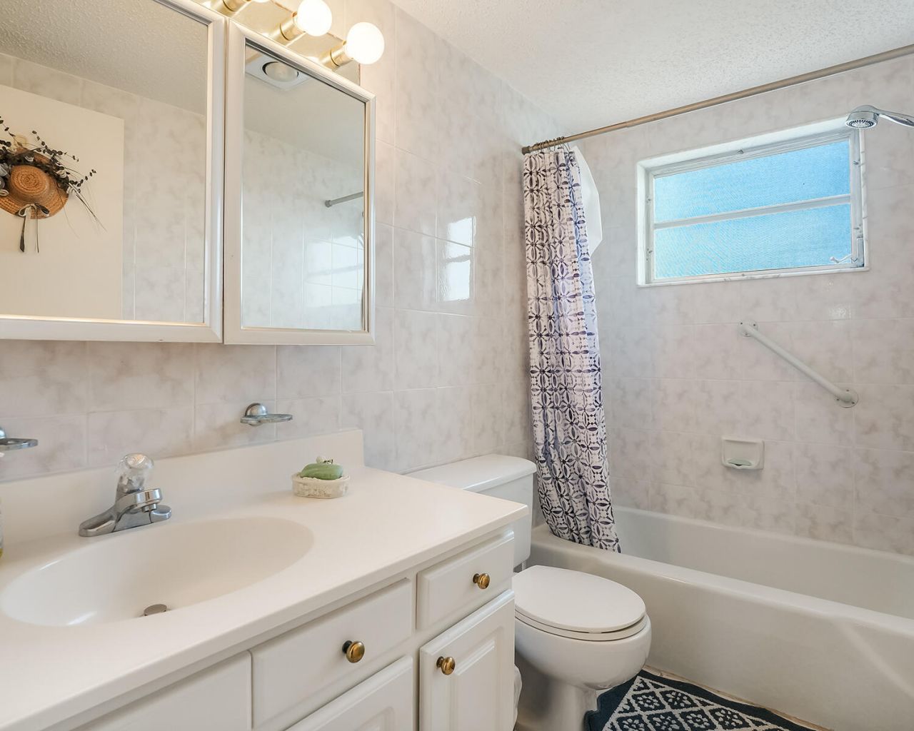 180 NE 12th Avenue, Unit 15E, Hallandale Beach, FL 33009 Photo