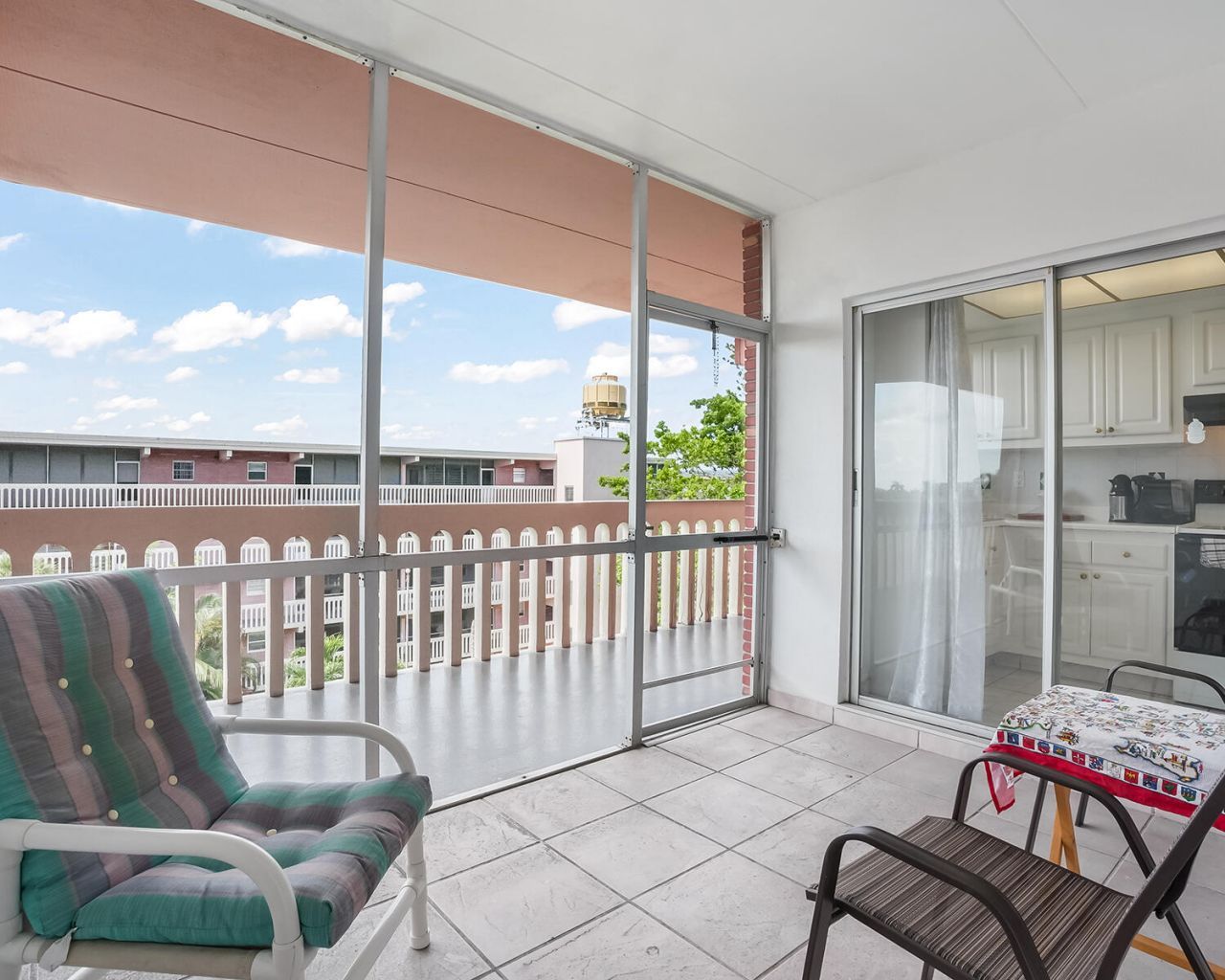 180 NE 12th Avenue, Unit 15E, Hallandale Beach, FL 33009 Photo