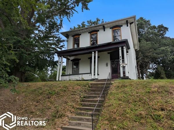 801 S 5TH Street, Burlington, IA 52601