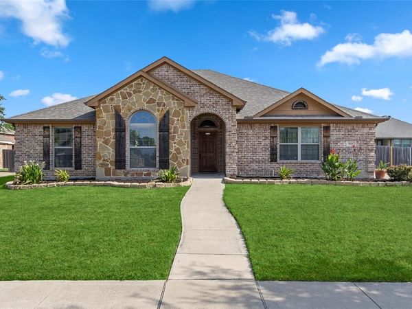 915 Sage Meadow Drive, Glenn Heights, TX 75154