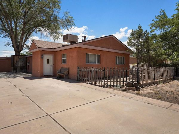 736 56th Street NW, Albuquerque, NM 87105