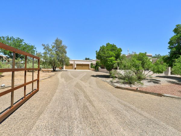 168 Camino Rayo Del Sol, Corrales, NM 87048
