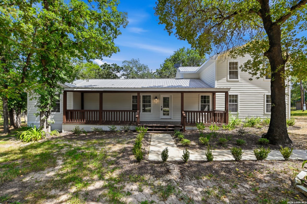241 Oak Hollow Dr, La Vernia, TX 78121 Main Photo
