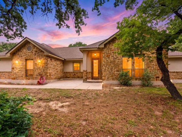 205 SENDERA XING, La Vernia, TX 78121