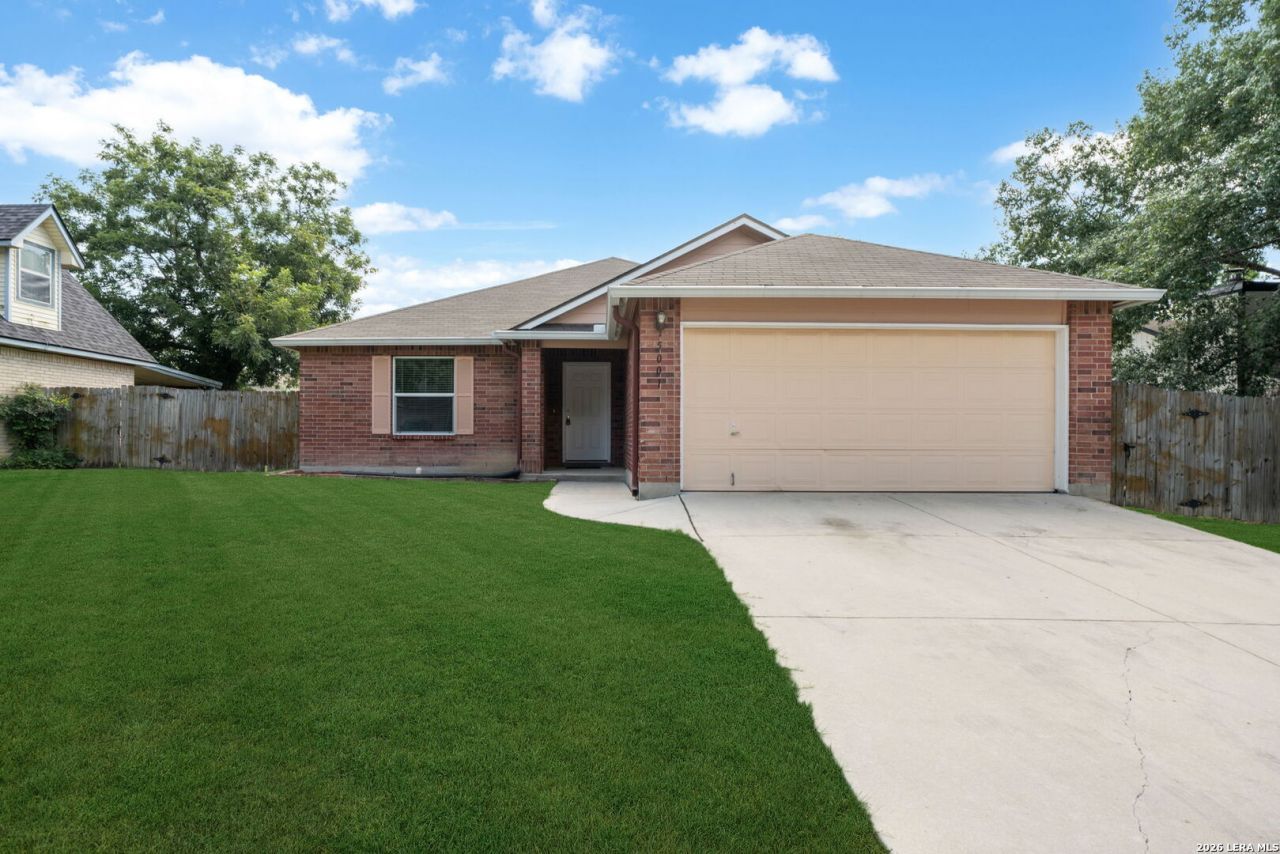 5001 Castle Hill Dr, Cibolo, TX 78108 Main Photo