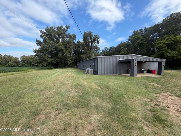 6710 Co Rd 518 , Greenwood, MS 38930