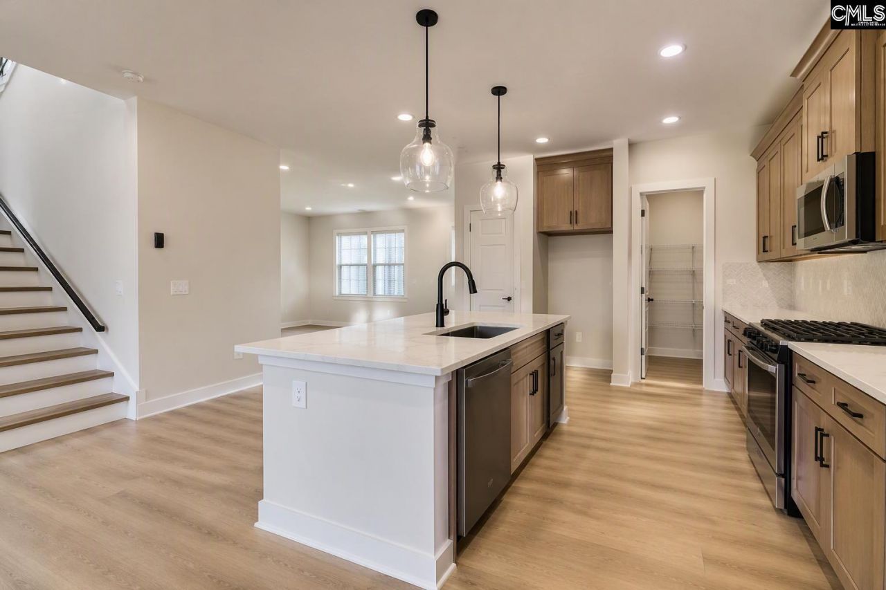 619 Griffon Drive  Photo 8