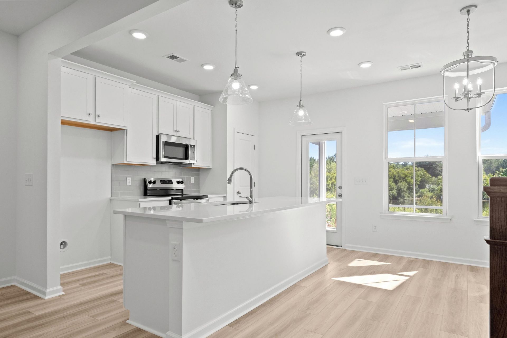 698 Bolder Way Photo 8