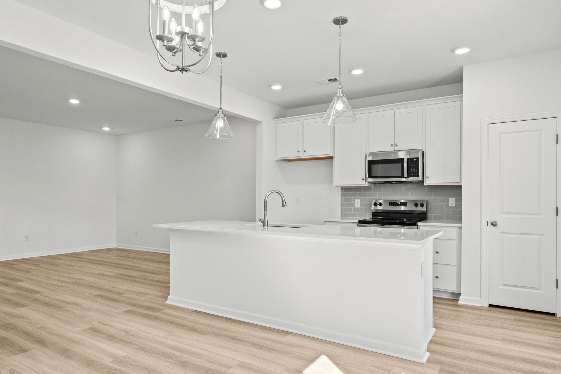 698 Bolder Way Photo 9