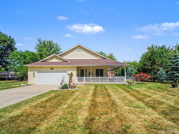 1524 Cussewago Drive, Fenton Township, Mi 48430