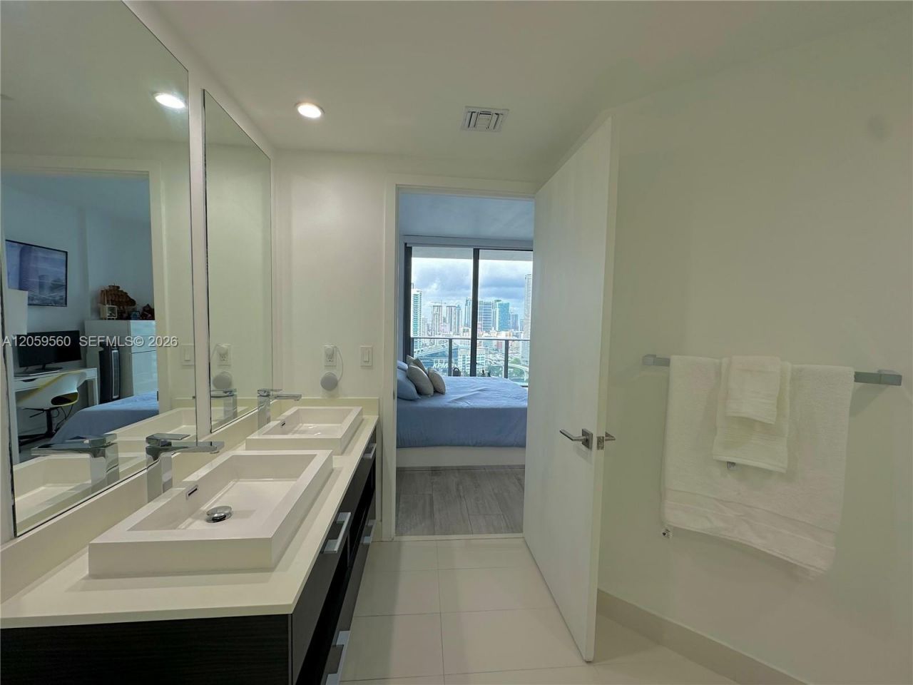 45 SW 9th St , Unit 2501, Miami, FL 33130 Photo