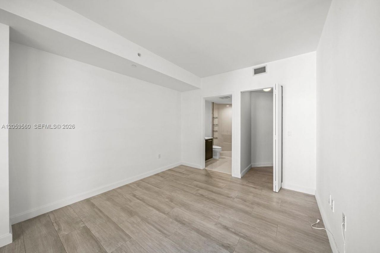 45 SW 9th St, Unit 2501, Miami, FL 33130 Photo