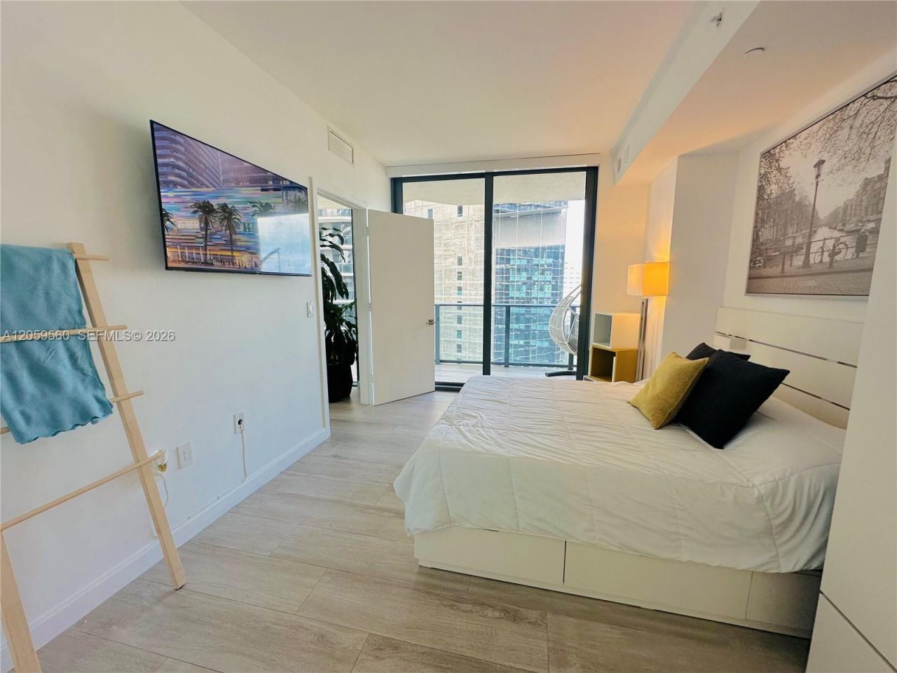 45 SW 9th St , Unit 2501, Miami, FL 33130 Photo