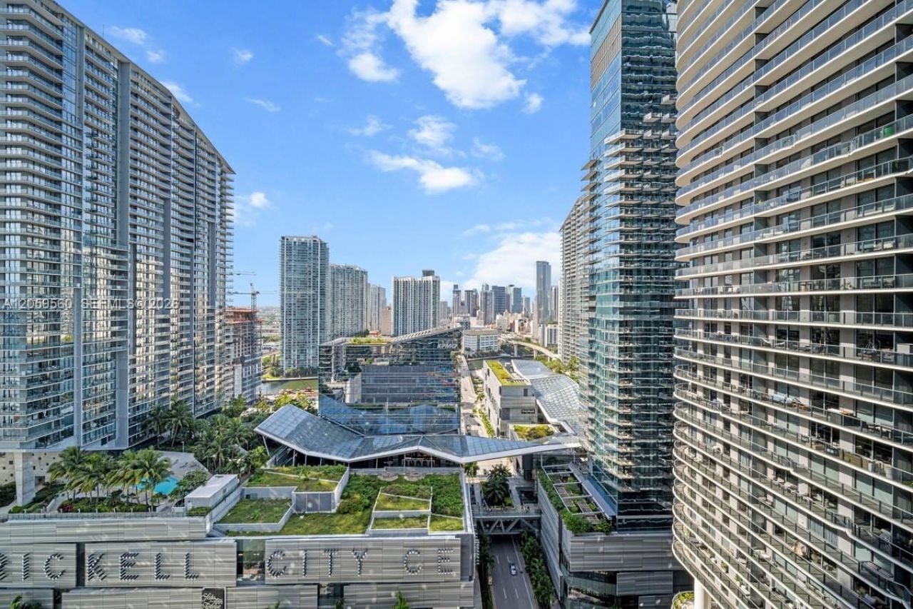 45 SW 9th St, Unit 2501, Miami, FL 33130 Photo
