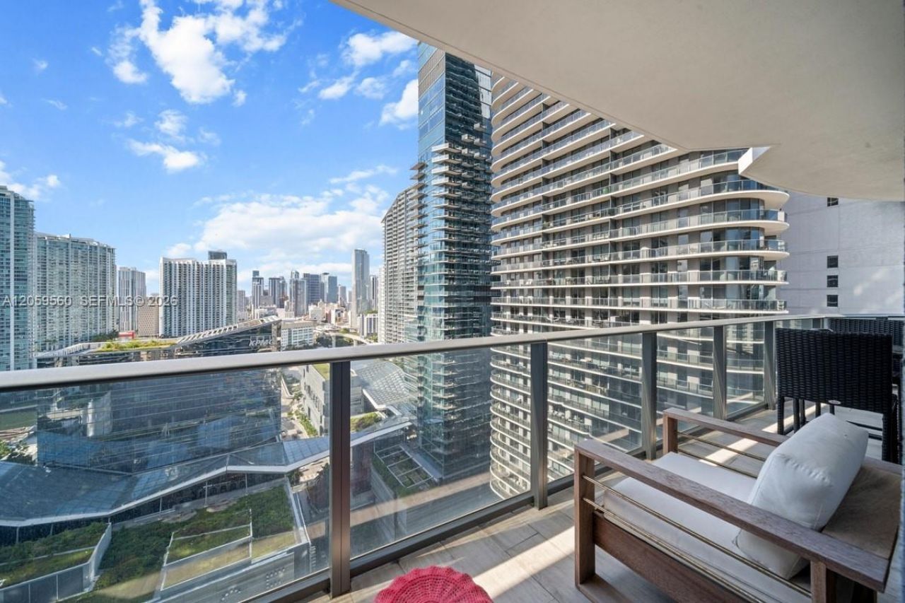 45 SW 9th St, Unit 2501, Miami, FL 33130 Photo
