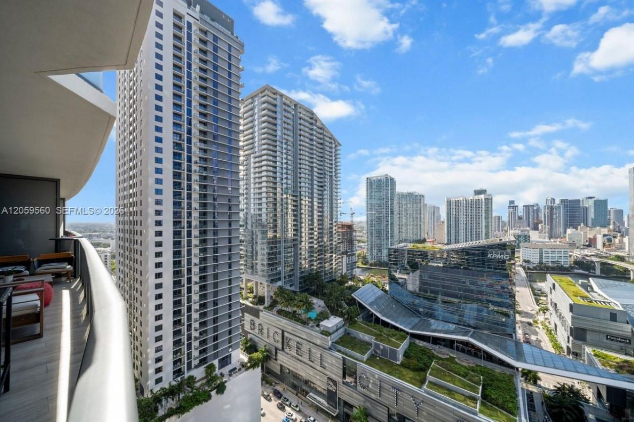 45 SW 9th St, Unit 2501, Miami, FL 33130 Photo