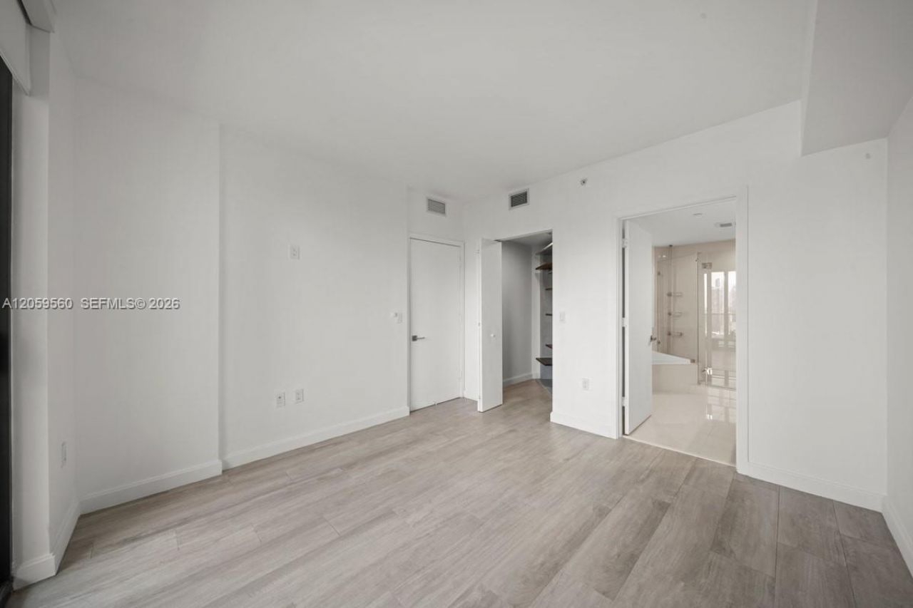 45 SW 9th St, Unit 2501, Miami, FL 33130 Photo