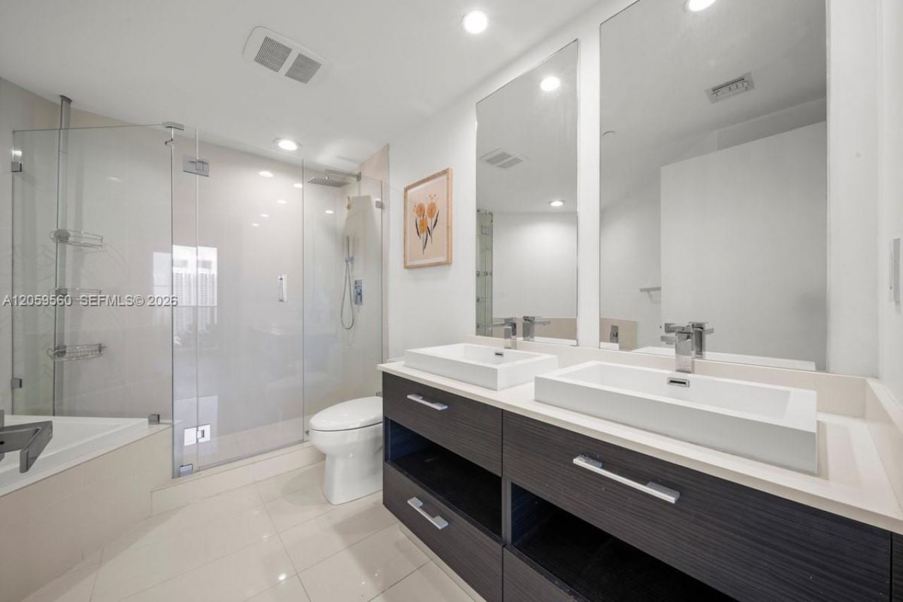 45 SW 9th St, Unit 2501, Miami, FL 33130 Photo