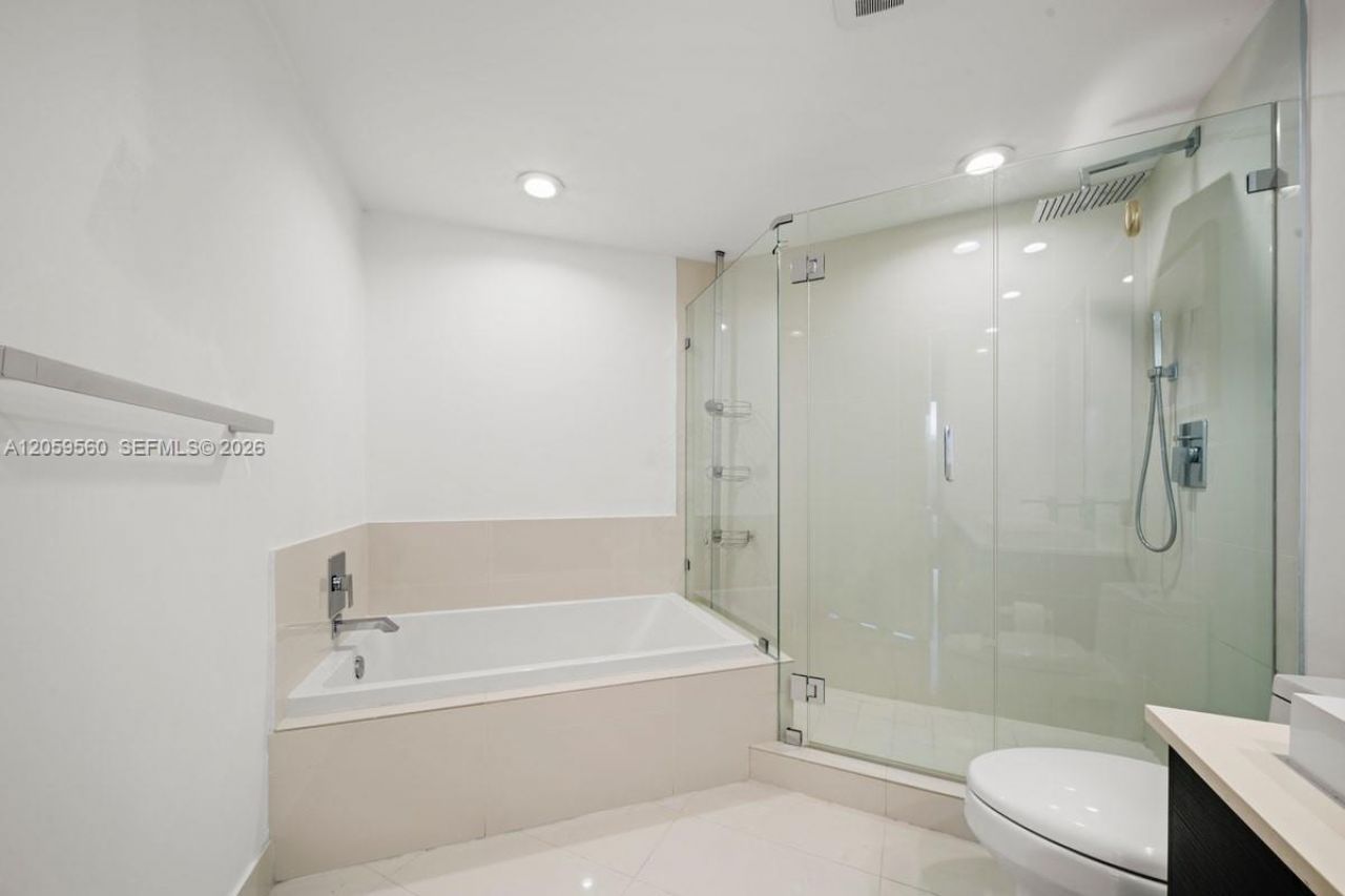 45 SW 9th St, Unit 2501, Miami, FL 33130 Photo