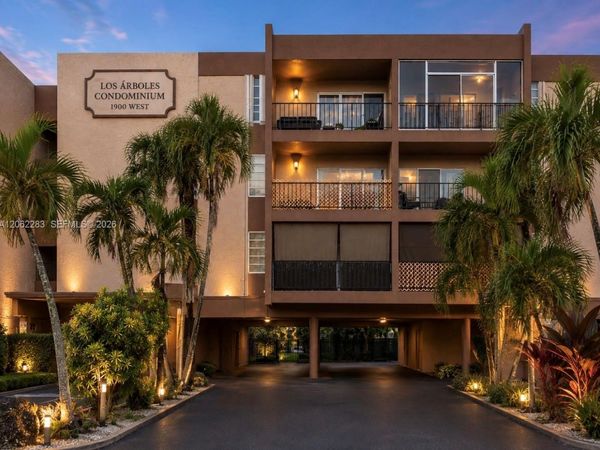 1900 W 68th St , Unit B203, Hialeah, FL 33014