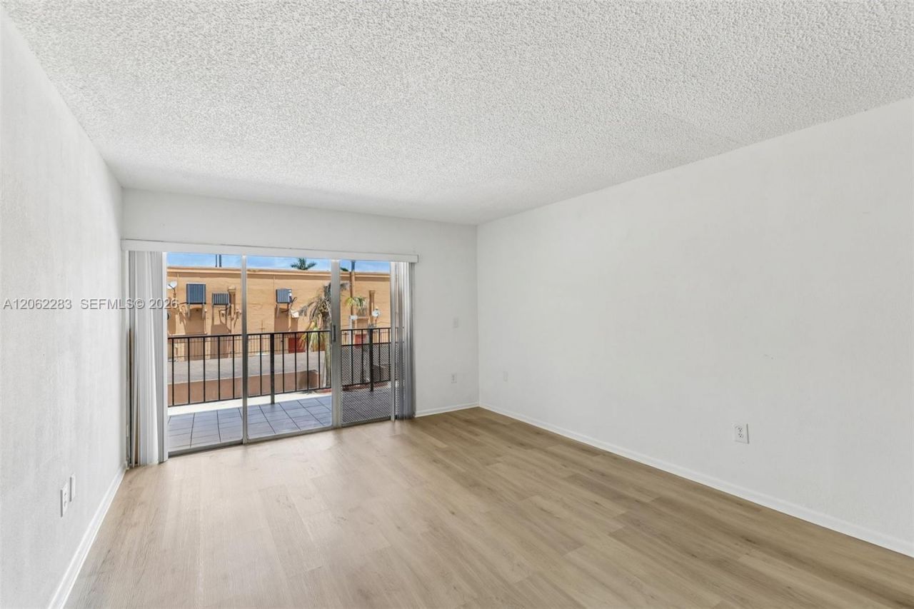 1900 W 68th St , Unit B203, Hialeah, FL 33014 Photo